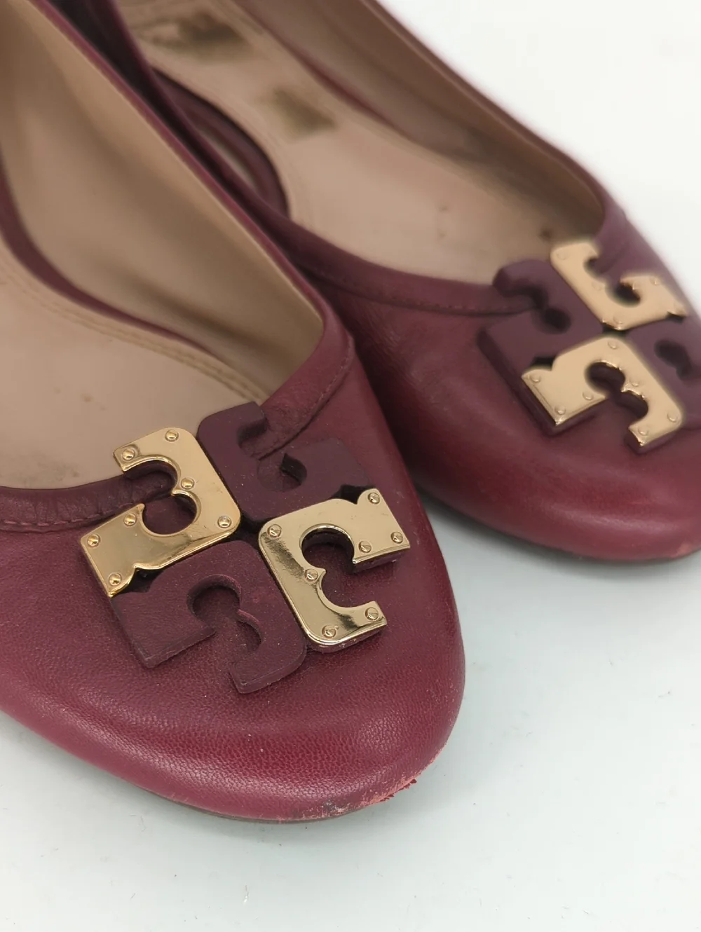 Tory Burch Leather Logo Ballet Flats Burgundy size 8 Gold Hardware preppy